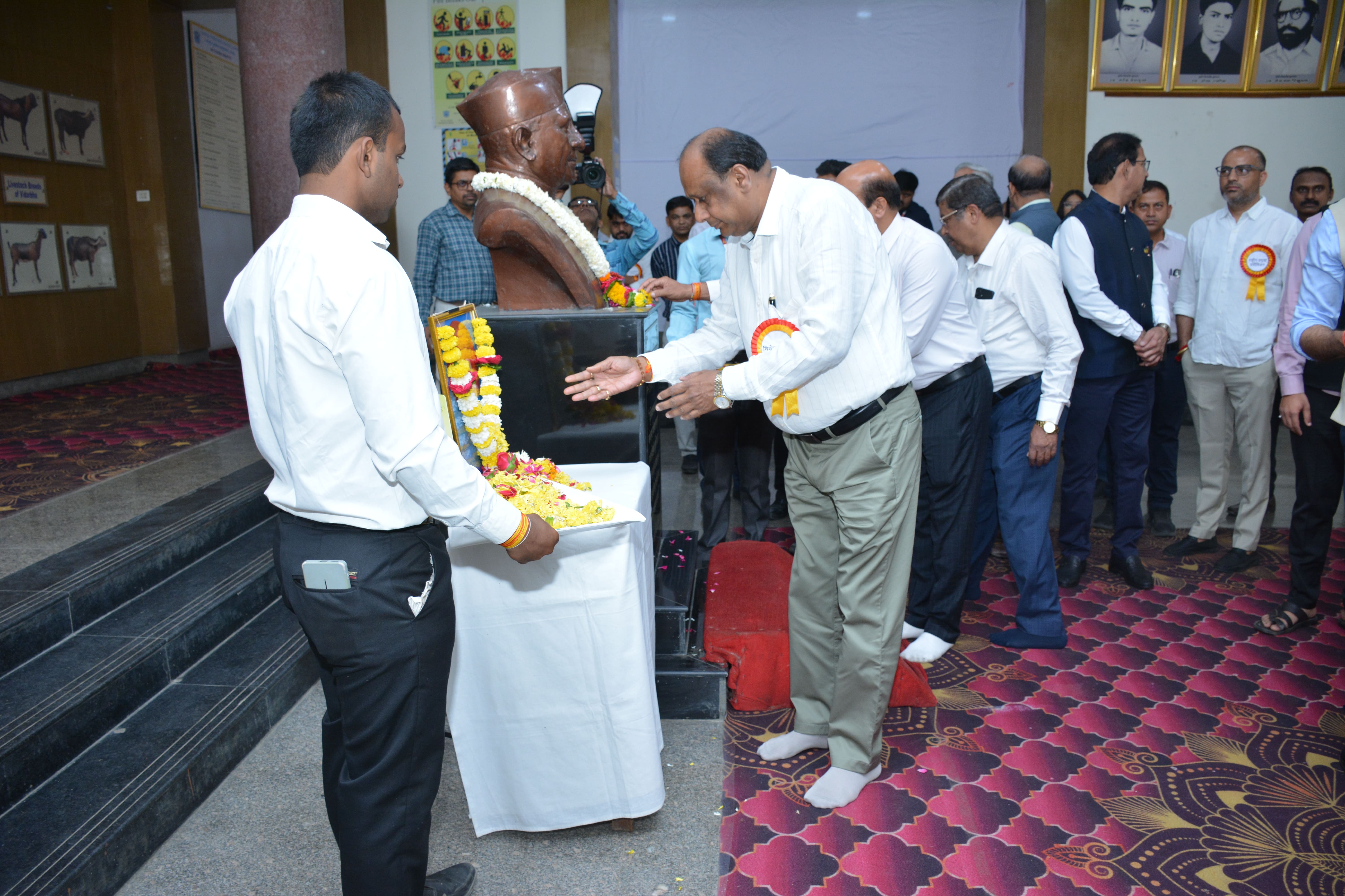 Photos for Mahatma Jyotiba Phule Jayanti celebration at MAFSU h.q (3).jpg